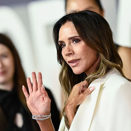 Ο Έλληνας καλεσμένος που επιβεβαίωσε τον "απρεπή χορό" της Victoria Beckham στον γάμο του Brooklyn