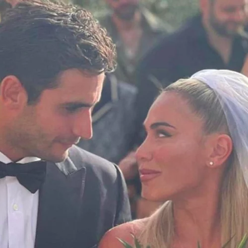 Παντρεύτηκαν οι Konnie Μεταξά και Μάριος Καπότσης | Φωτογραφίες και βίντεο από τον γάμο τους στα Χανιά