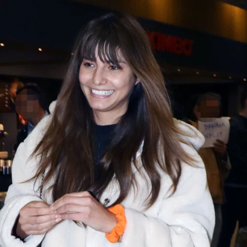 Ηλιάνα Παπαγεωργίου | Φόρεσε τις μπότες που ταιριάζουν τέλεια με midi φορέματα και φούστες