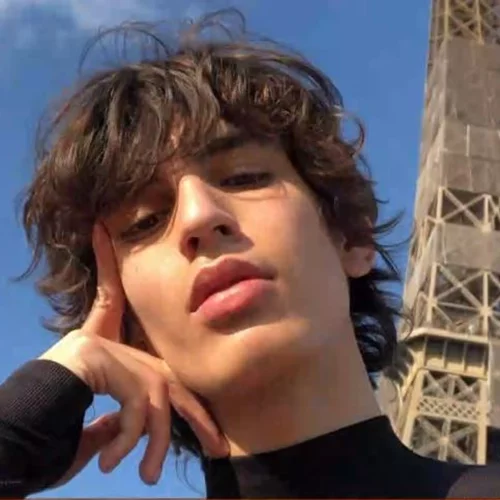 Από το GNTM στον οίκο Givency | Η ιστορία του Άνταμ Χαλίλ είναι κάτι παραπάνω από ένα success story στον χώρο του modeling