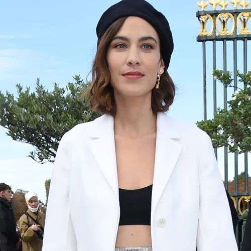 To 2022 είναι η χρονιά των bralettes | Οι chic τρόποι να τα φορέσεις