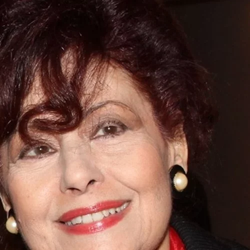 60 χρόνια πρν | Όταν η Ελένη Ανουσάκη σκανδάλισε με το τολμηρό της φόρεμα - Η παραλίγο σύλληψη για "προσβολή δημοσίας αιδούς"