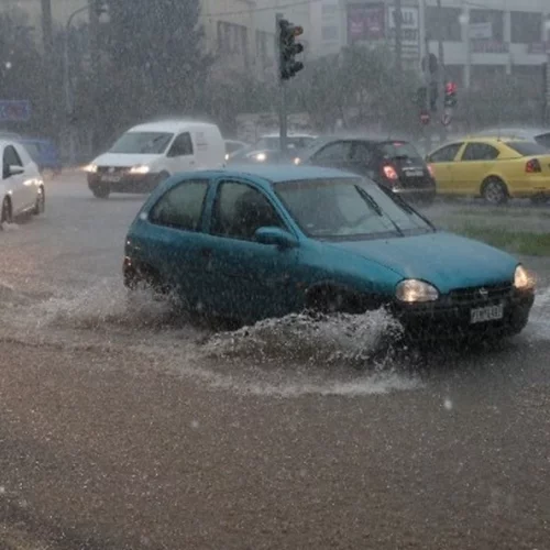 Σαρώνει την χώρα η κακοκαιρία Adel