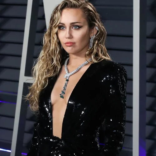 Οι πιο κομψοί τρόποι για να φορέσεις τις παγιέτες φέτος τα Χριστούγεννα