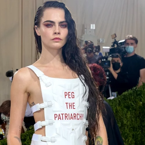 Cara Delevingne | "Γνώριζα ότι αν συνέχιζα έτσι είτε θα κατέληγα νεκρή, είτε θα έκανα κάτι πολύ ηλίθιο"