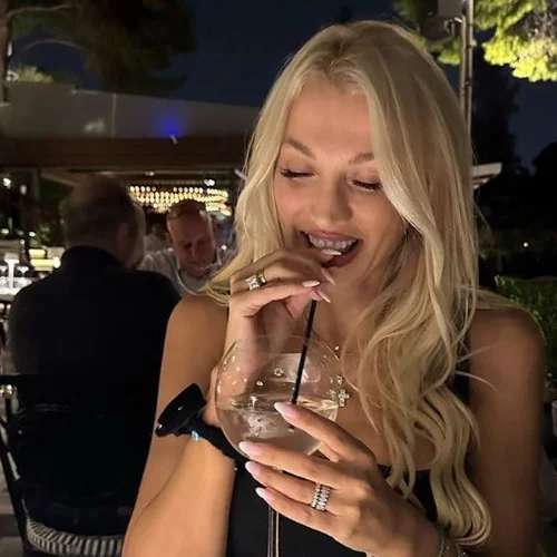 Η Κωνσταντίνα Σπυροπούλου στο Μόντε Κάρλο | Τα glitter items που επέλεξε σε βραδινή έξοδο