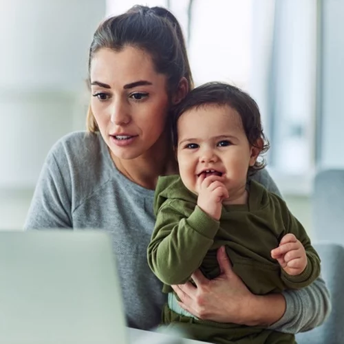 Δουλεύεις και είσαι γονιός; Πώς να βρεις την ισορροπία χωρίς να εξαντληθείς
