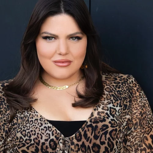 Η Δανάη Μπάρκα με το floral κοστούμι που λίγες θα τολμούσαν να φορέσουν