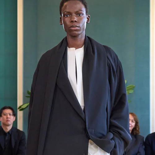 Πώς θα φορέσεις ένα λευκό παντελόνι τον χειμώνα