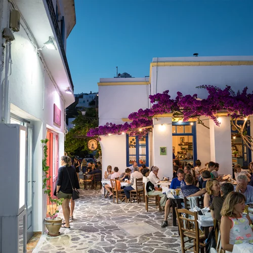 Νέα μέτρα για διασκέδαση, εστίαση, γήπεδα και τηλεργασία - Και πριν από την Πρωτοχρονιά αν χρειαστεί, λέει ο Πλεύρης