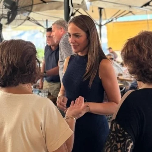 Δόμνα Μιχαηλίδου | Για πρώτη φορά στα δημοτικά σχολεία της Αίγινας σχολικά γεύματα για όλους τους μαθητές