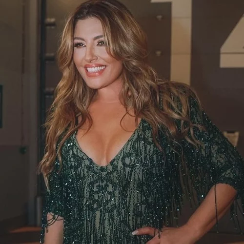 Η Έλενα Παπαρίζου υιοθέτησε το μανικιούρ που λατρεύουν οι ξένοι σχεδιαστές