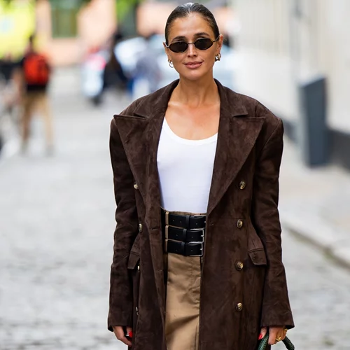 Η ζώνη είναι το It αξεσουάρ του 2025 | Πώς θα την φορέσετε κομψά