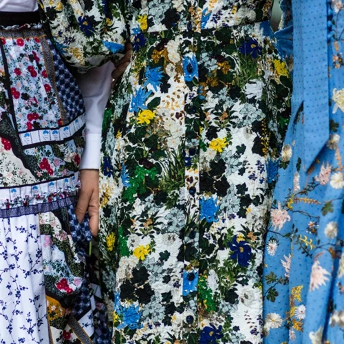 10 floral κομμάτια για την άνοιξη που θα σου φτιάξουν αμέσως τη διάθεση