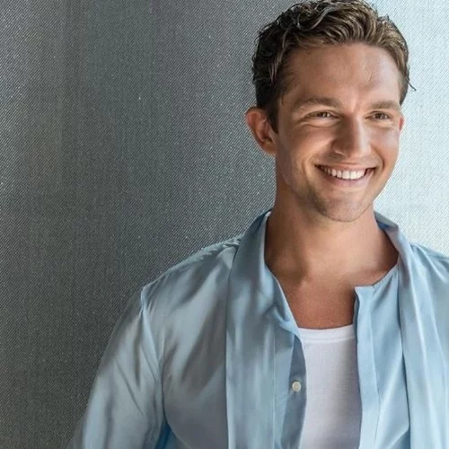 Μιχαήλ Ταμπακάκης | Μία ματιά στο (εργένικο) σπίτι του στο κέντρο της Αθήνας