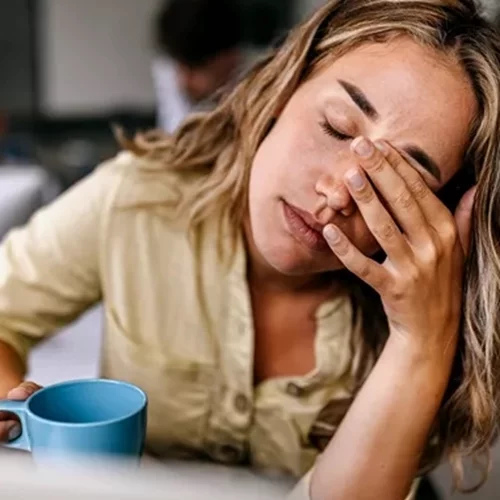 Νιώθεις συνέχεια κουρασμένη; 5 τροφές που θα σε βοηθήσουν να το αντιμετωπίσεις