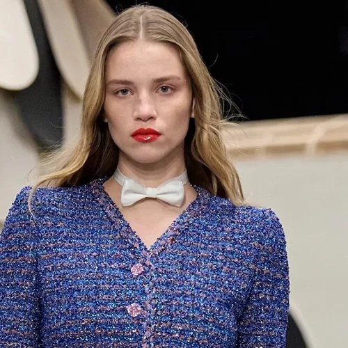 To it χρώμα στα χείλη για την άνοιξη σύμφωνα με τον οίκο Chanel