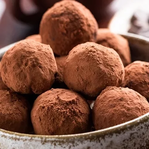 Τα πιο εύκολα τρουφάκια έχουν γεύση τσουρέκι κάστανο!