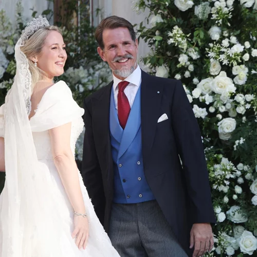 Θεοδώρα – Matthew Kumar | Το ρομαντικό νυφικό, ο στολισμός και οι γαλαζοαίματοι καλεσμένοι