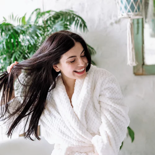 Αυτή είναι η αγαπημένη μας θεραπεία για λεία, λαμπερά μαλλιά