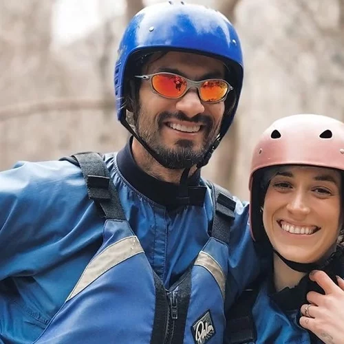 Γιώργος Καράβας και Ραφαέλα Ψαρρού με τα παιδιά τους για ράφτινγκ