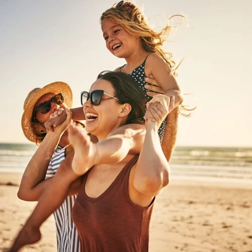 All-in sun care | Τα summer sets που προσφέρουν αντηλιακή προστασία σε όλη την οικογένεια