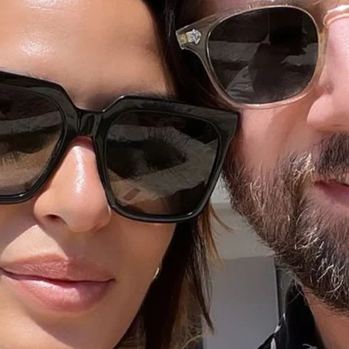 Tόνια Σωτηροπούλου | Ποζάρει με τον Κωστή Μαραβέγια και του ζητάει αυτόγραφο