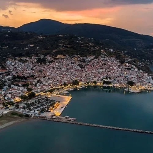 Αυτό είναι το ελληνικό νησί που μάγεψε τους Γερμανούς | Στην κορυφή των προορισμών της Ευρώπης με κινηματογραφική λάμψη