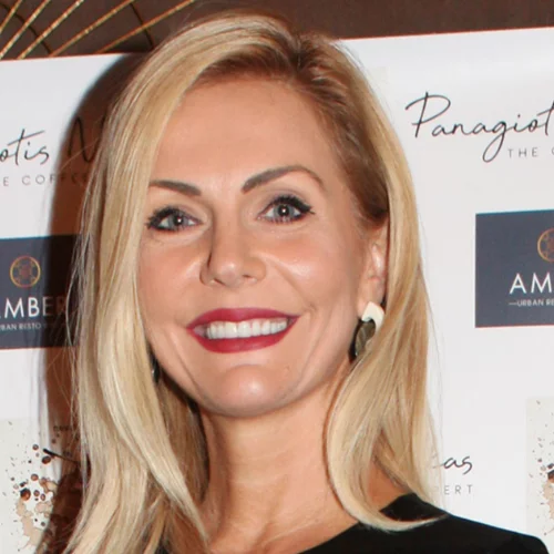 Έμυ Λιβανίου | Η σπάνια οικογενειακή φωτογραφία με τα δύο της παιδιά