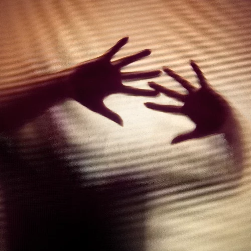 Φρίκη στη Θεσσαλονίκη | Πατέρας ασελγούσε στις ανήλικες φίλες των παιδιών του