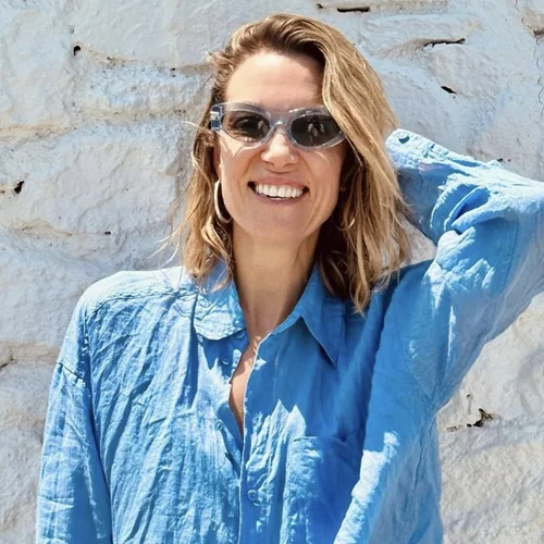 Βίκυ Καγιά | Φωτογραφίζει την πανύψηλη και κατάξανθη κόρη της, Μπιάνκα, στις διακοπές τους