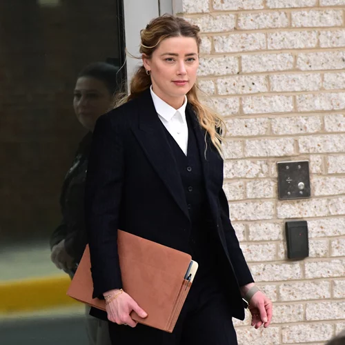 Amber Heard | Η σπάνια εμφάνιση με την 3χρονη κόρη της στη Μαδρίτη