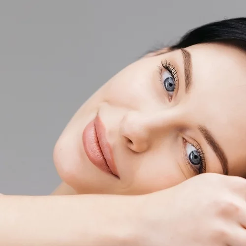 7 λευκαντικές κρέμες νυκτός που κάνουν θαύματα για τις καφέ κηλίδες