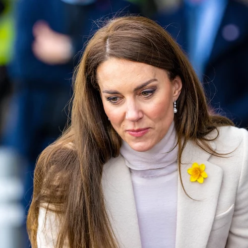 Ασυνήθιστος ο τρόπος που βαδίζει η Kate Middleton σε βίντεο
