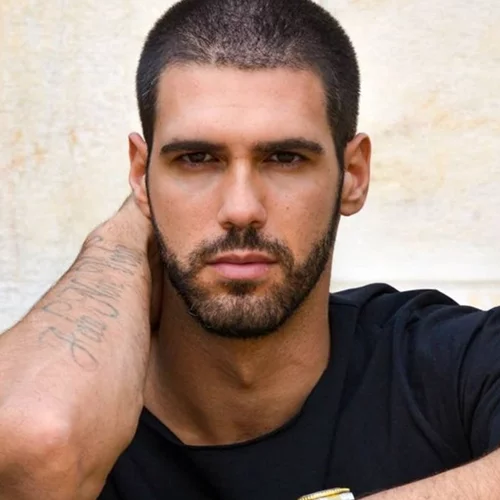 Σπύρος Νικολαΐδης | "Με έδερναν κάθε μέρα στο σχολείο και με εκβίαζαν"