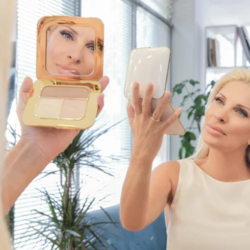 Υπέροχη | Η Ελένη Μενεγάκη φωτογραφίζεται χωρίς ίχνος μακιγιάζ λίγες ημέρες πριν γίνει 52 ετών