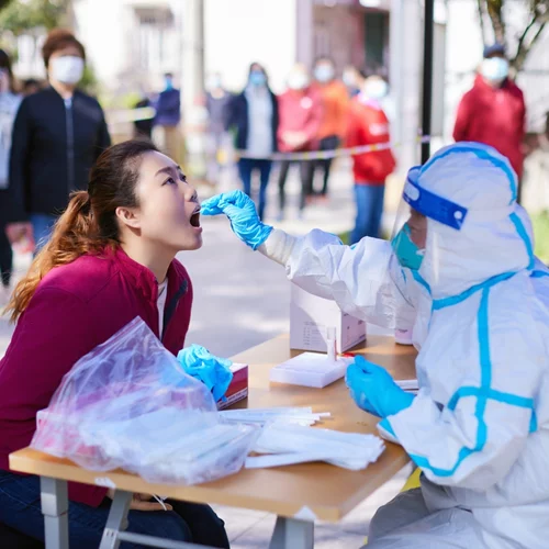 Κίνα | Εξέγερση κατά της πολιτικής "κρούσματα μηδέν" - Ξεσηκωμός στην Ουχάν - ''Δεν είναι ζωή αυτή'' [εικόνες, βίντεο]
