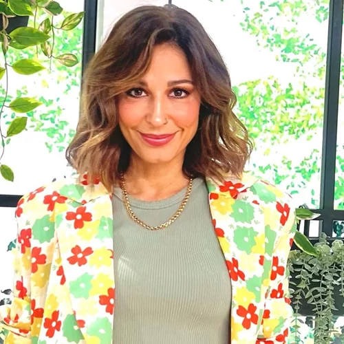 Η Κατερίνα Παπουτσάκη με το ολόσωμο μαγιό που αγαπούν τα surfer girls