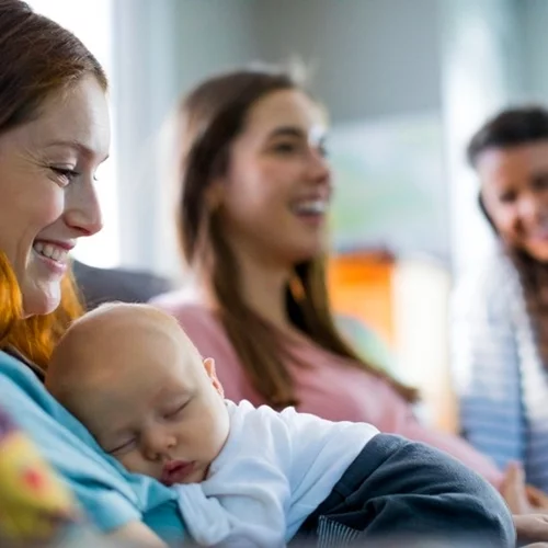 To βίντεο που έχει συγκινήσει όλες τις νέες μαμάδες- Η βοήθεια που δέχτηκε μια λεχώνα από τη φίλη της είναι ανεκτίμητη