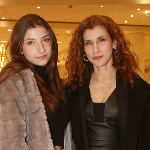 Μαρία Παπαλάμπρου | Η "Νάνσυ" από το "Και οι παντρεμένοι έχουν ψυχή" ποζάρει με τη 17χρονη κόρη της