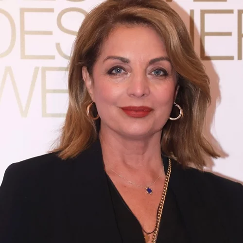 H Άντζελα Γκερέκου έγινε ξανθιά | Το νέο χρώμα μαλλιών που φώτισε το πρόσωπό της