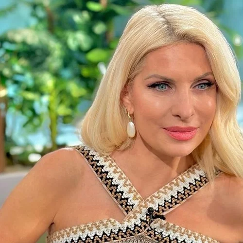 Ελένη Μενεγάκη | Βρήκαμε ακριβώς ποιο κραγιόν φοράει κάθε μέρα