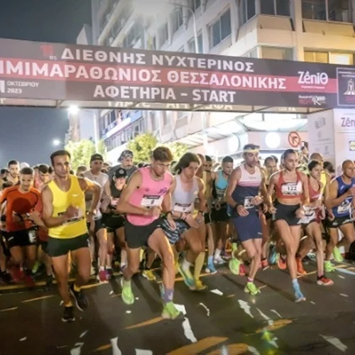11ος Διεθνής Νυχτερινός Ημιμαραθώνιος Θεσσαλονίκης | Χιλιάδες δρομείς και ρεκόρ στον τερματισμό