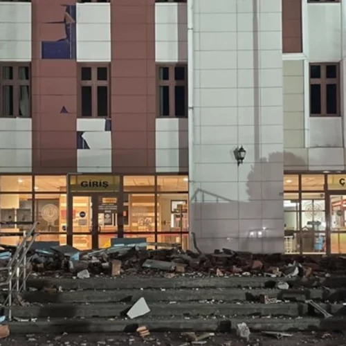 Ισχυρός σεισμός 5,9 Ρίχτερ στην Τουρκία, αισθητός στην Κωνσταντινούπολη - Τουλάχιστον 50 τραυματίες [εικόνες -βίντεο]