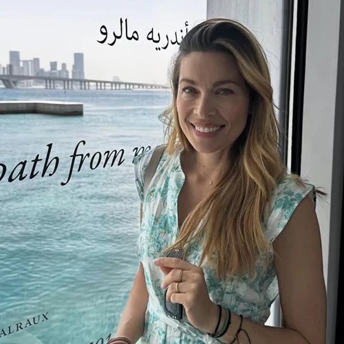 Με μαντίλα στο Άμπου Ντάμπι η Μαριέττα Χρουσαλά