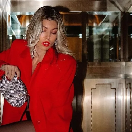 7+1 Ελληνίδες influencers προτείνουν τα ωραιότερα γιορτινά μανικιούρ