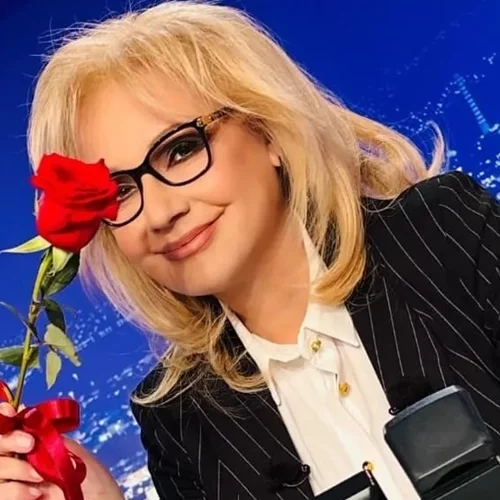 Αγγελική Νικολούλη: "Είδαμε αυτήν την κοπέλα, αυτήν τη θεατρίνα την μικροσκοπική, που έλεγαν κάποιοι..."