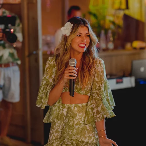 H Apivita καλωσόρισε το καλοκαίρι με το πιο εξωτικό beach party