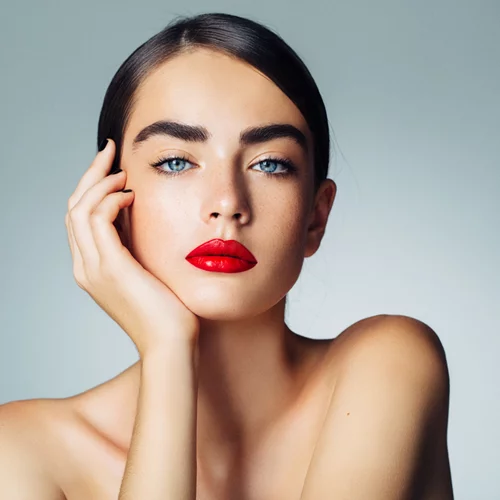 To πανεύκολο eyelash hack για φυσικές, γυριστές βλεφαρίδες όλη μέρα