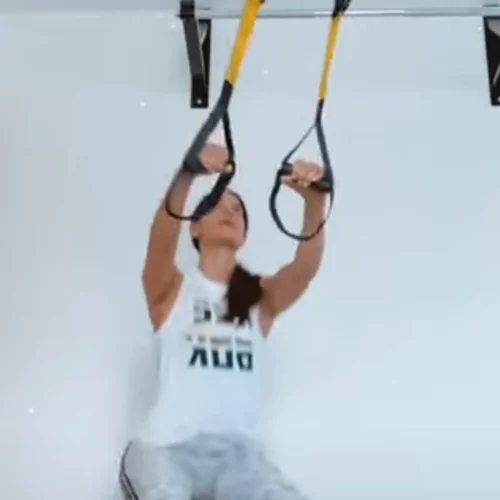 Χριστίνα Μπόμπα | Μας δείχνει την προπόνηση που κάνει στο δωμάτιο-γυμναστήριο του σπιτιού της